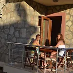 Ξενοδοχείο με διαμερίσματα Deniz Apart 2*